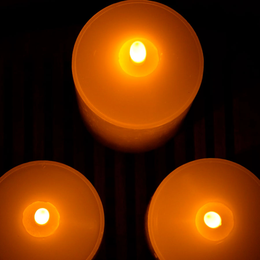 3 st LED altarljus med 3D-flamma och fjärrkontroll - Vita